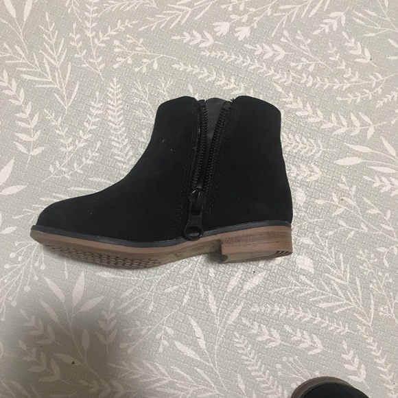 Cat & Jack Booties Size Toddler 6 - Picture 1 of 4